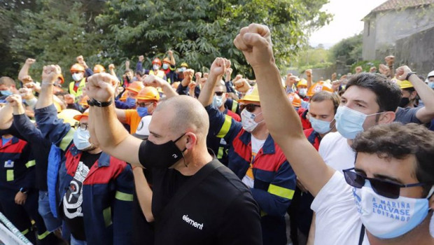 ep archivo   trabajadores de alcoa convocados en el pazo de cea horas despues de la finalizacion de