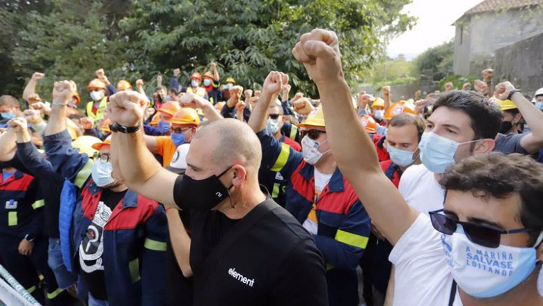 ep archivo   trabajadores de alcoa convocados en el pazo de cea horas despues de la finalizacion de