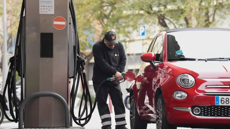 ep archivo una persona repostando en una gasolinera 20260414100804 ep archivo una persona repostando en una gasolinera 20260414100804