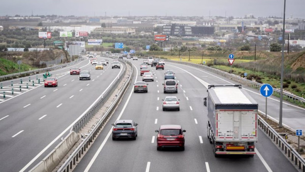 ep archivo   varios coches circulan por la autovia del suroeste a 5 a 8 de enero de 2023 en madrid