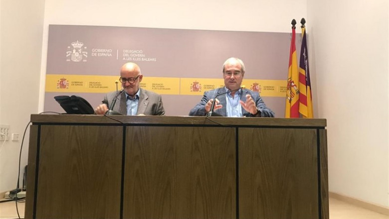 El delegado del Gobierno en Baleares, Ramon Morey, y el director del área de Fomento en las Islas, Rafael Rus, en rueda de prensa | EUROPA PRESS ep el delegado del gobierno en baleares ramon morey y el director del area de fomento en las islas
