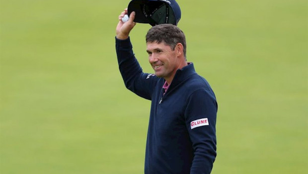 ep el golfista irlandes padraig harrington saluda a los aficionados durante el abierto britanico de