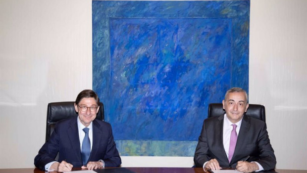 ep el presidente de caixabank jose ignacio goirigolzarri y el director general de la fundacion de