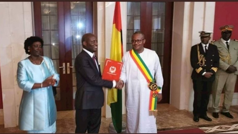 El presidente electo de Guinea-Bissau, Umaro Cissoko Embaló (d), toma posesión en presencia del mandatario saliente, José Mario Vaz | TWITTER DE UMARO CISSOKO EMBALÓ (@USEMBALO) ep el presidente electo de guinea-bissau umaro cissoko embalo d toma posesion en presencia del