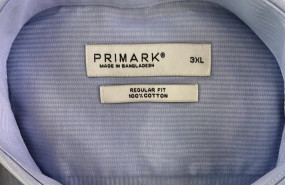 ep etiqueta de una camisa de primark en la tienda de gran via ep etiqueta de una camisa de primark en la tienda de gran via