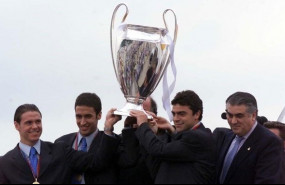 ep fernando redondo raul gonzalez manolo sanchis y lorenzo sanz con la septima copa de europa