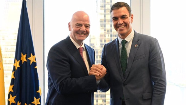 ep gianni infantino y pedro sanchez