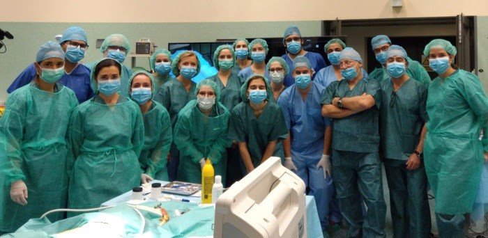 ep grupo de los alumnos y profesores del curso durante una de las sesiones practicas