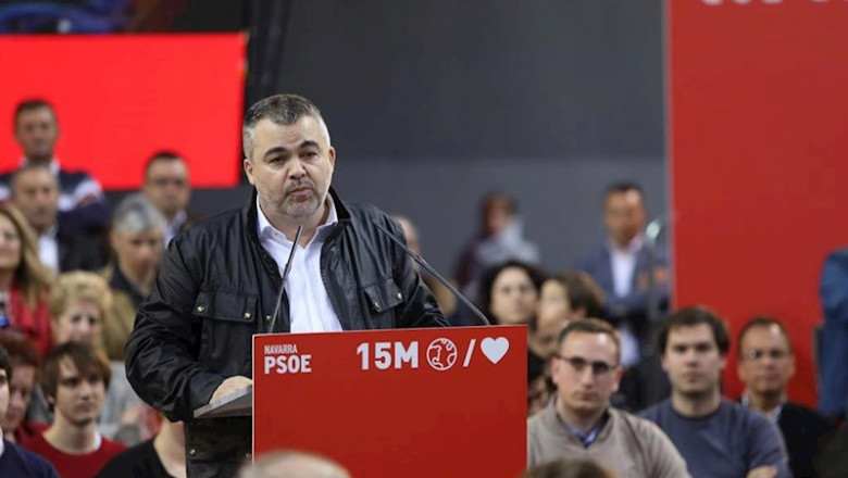 (i-d) El secretario de coordinación territorial del PSOE, Santos Cerdán León, participa en un acto del PSOE en Pamplona | David Domench - Europa Press - Archivo ep i-d el secretario de coordinacion territorial del psoe santos cerdan leon participa en un acto
