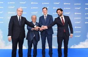 ep juan jose hidalgo en el acto de presentacion de su nuevo avion dreamliner