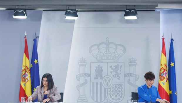 ep la ministra portavoz isabel rodriguez d y la ministra de sanidad carolina darias i ofrecen una