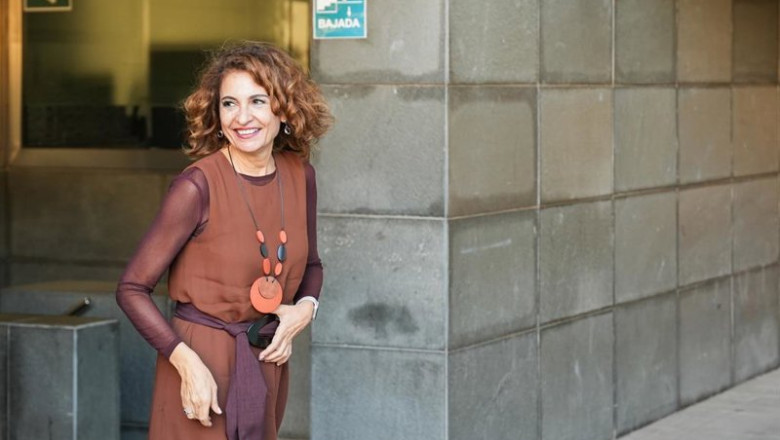 La vicepresidenta y ministra de Hacienda, María Jesús Montero, este viernes en Sevilla antes de participar en la inauguración de la 19 Feria Provincial de Mujeres Empresarias (Fepme). | María José López - Europa Press ep la vicepresidenta y ministra de hacienda maria jesus montero este viernes en sevilla antes de