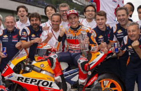 ep marc marquez celebraalberto pugiequipo repsol hondatriunfobrno