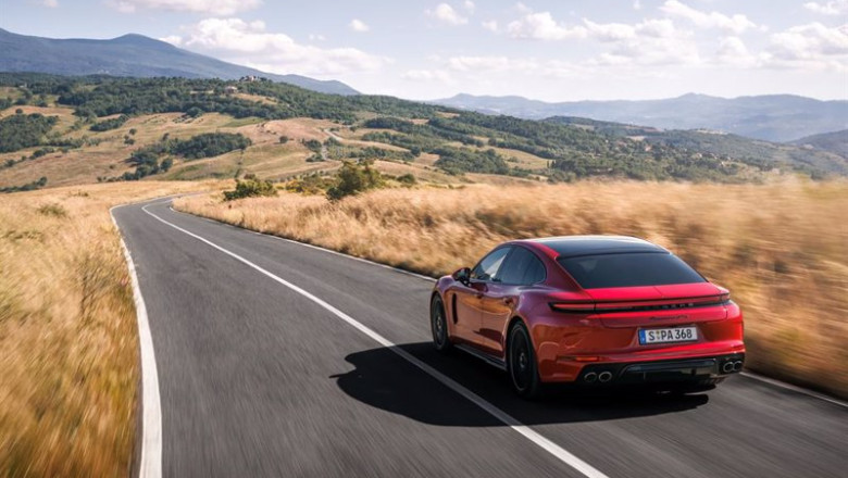 ep motor porsche lanza las tres nuevas versiones del panamera desde menos de 200000 euros ep motor porsche lanza las tres nuevas versiones del panamera desde menos de 200000 euros