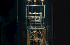 ep primera copia del primer microscopio de efecto tunel con capacidad de obtener resolucion atomica
