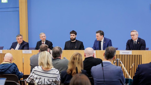 ep rolf schumann schwarz digits samuel weinbach aleph alpha aidan gomez cohere y representantes de