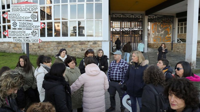 Trabajadores de Sargadelos tras conocerse que la empresa ha presentado un ERTE de 15 días que afecta a 86 trabajadores, a 28 de noviembre de 2025, en Cervo, Lugo, Galicia (España). El dueño de Sargadelos, Segismundo García, ha vuelto a ordenar que pare l | Carlos Castro - Europa Press ep trabajadores de sargadelos tras conocerse que la empresa ha presentado un erte de 15 dias que