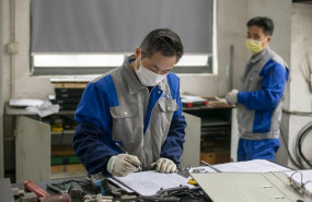ep trabajadores de una fabrica en shanghai