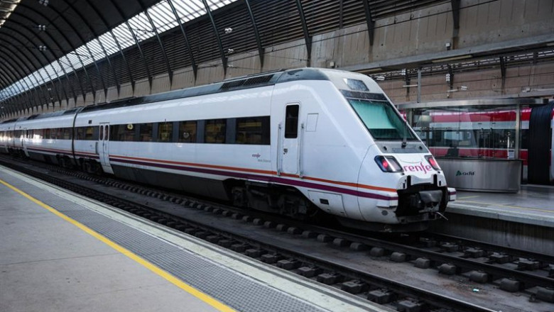 Tren en Estación de Sevilla-Santa Justa en imagen de archivo. | María José López - Europa Press ep tren en estacion de sevilla santa justa en imagen de archivo