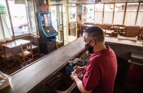 ep un camarero en un bar de badajoz