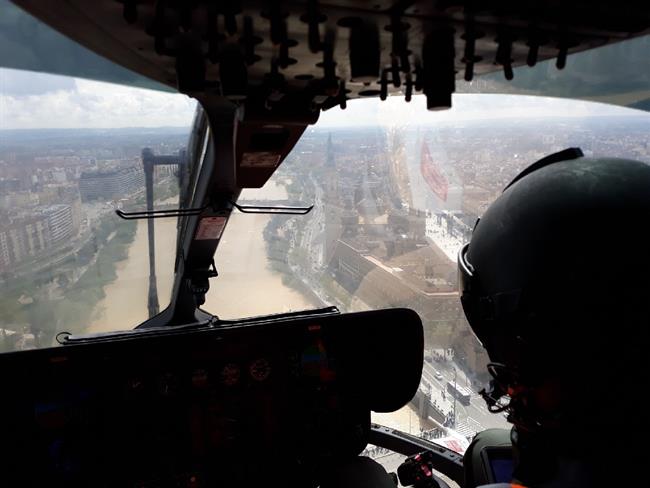 Un helicóptero de la Guardia Civil sobrevolando hoy el Ebro en Zaragoza | GUARDIA CIVIL ep un helicopterola guardia civil sobrevolando hoyebrozaragoza