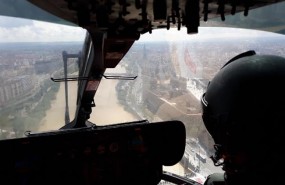 ep un helicopterola guardia civil sobrevolando hoyebrozaragoza