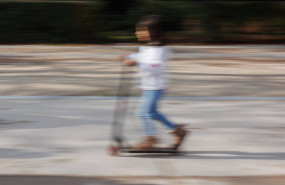 ep una nina pasea en su patinete en el parque del retiro a 25 de diciembre de 2022 en madrid ep una nina pasea en su patinete en el parque del retiro a 25 de diciembre de 2022 en madrid