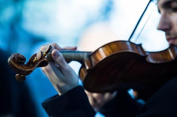 El violinista Rubén Mendoza durante el recital de violín de la Beca Grupo Barcel | BECA GRUPO BARCELÓ ep violinista ruben mendoza duranterecitalviolinla beca grupo barcel