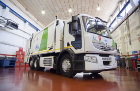 ep archivo   camion hibrido de urbaser para la recogida de residuos en barcelona