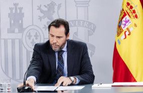 ep archivo   el ministro de transportes y movilidad sostenible oscar puente a su llegada a una rueda