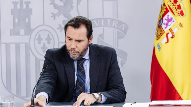 Archivo - El ministro de Transportes y Movilidad Sostenible, Óscar Puente, a su llegada a una rueda de prensa posterior a la reunión del Consejo de Ministros, en el Palacio de la Moncloa, a 20 de diciembre de 2024, en Madrid (España). El Gobierno ha ratif | Carlos Luján - Europa Press - Archivo ep archivo el ministro de transportes y movilidad sostenible oscar puente a su llegada a una rueda