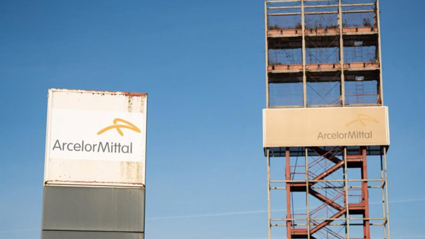 ep archivo   exteriores de la factoria arcelormittal en aviles asturias espana