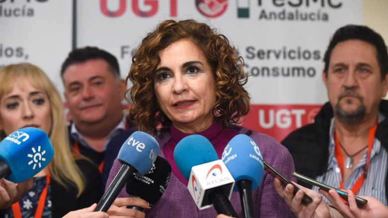 ep archivo la ministra de hacienda y funcion publica maria jesus montero atiende a los medios en ep archivo la ministra de hacienda y funcion publica maria jesus montero atiende a los medios en