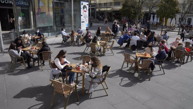 ep archivo   terrazas de restaurantes llenas de gente