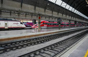 ep archivo   un tren irlo y un avant parados en la estacion de santa justa de sevilla