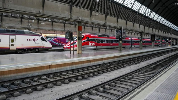 ep archivo un tren irlo y un avant parados en la estacion de santa justa de sevilla ep archivo un tren irlo y un avant parados en la estacion de santa justa de sevilla