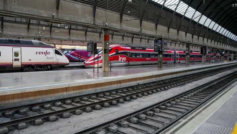 ep archivo   un tren irlo y un avant parados en la estacion de santa justa de sevilla
