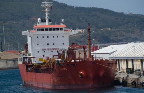ep archivo   vista de un barco procedente de liberia ha vertido miles de litros de fuleoil en el