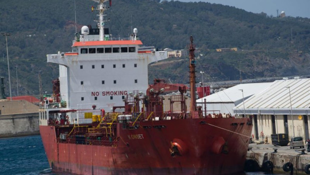 ep archivo   vista de un barco procedente de liberia ha vertido miles de litros de fuleoil en el