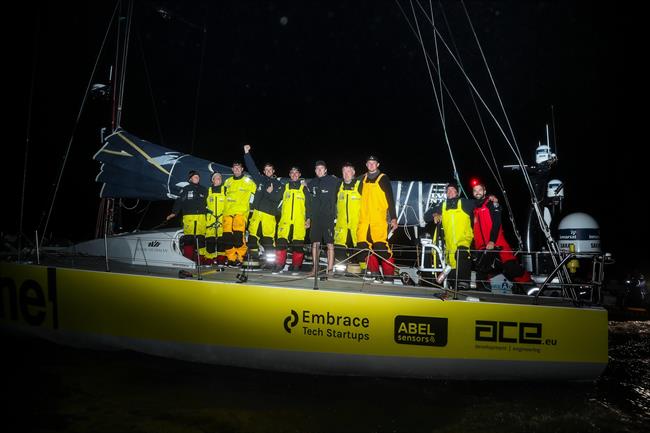 El Brunel celebra su triunfo en la novena etapa de la VOR | JESUS RENEDO/VOLVO OCEAN RACE ep brunel celebratriunfola novena etapala vor