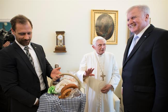 ep celebracion cumpleanos benedicto xvi