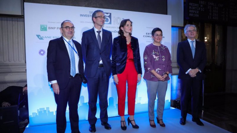 ep el gobernador del banco de espana pablo hernandez de cos 2i la ministra de industria comercio y ep el gobernador del banco de espana pablo hernandez de cos 2i la ministra de industria comercio y