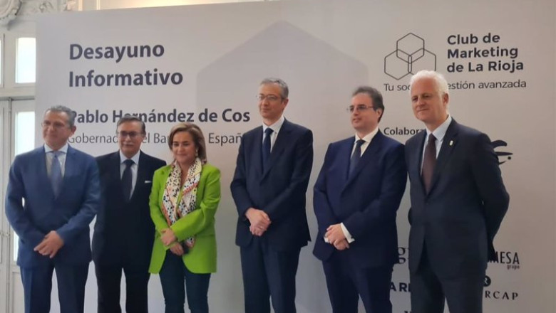 ep el gobernandor del banco de espana pablo hernandez de cos junto a autoridades locales y ep el gobernandor del banco de espana pablo hernandez de cos junto a autoridades locales y