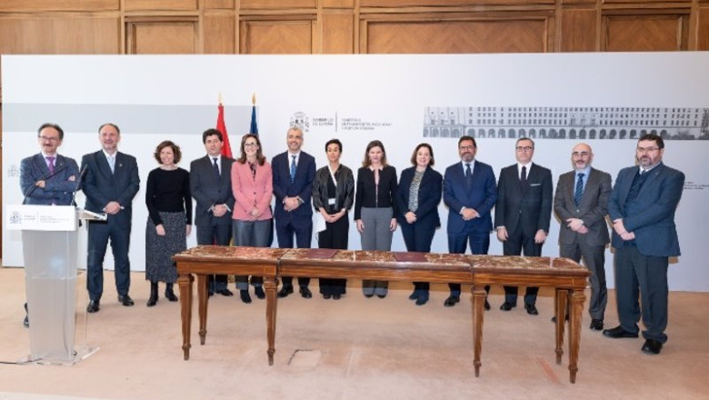 ep el mitma aena y el sector del transporte aereo se alian para avanzar en la descarbonizacion con ep el mitma aena y el sector del transporte aereo se alian para avanzar en la descarbonizacion con