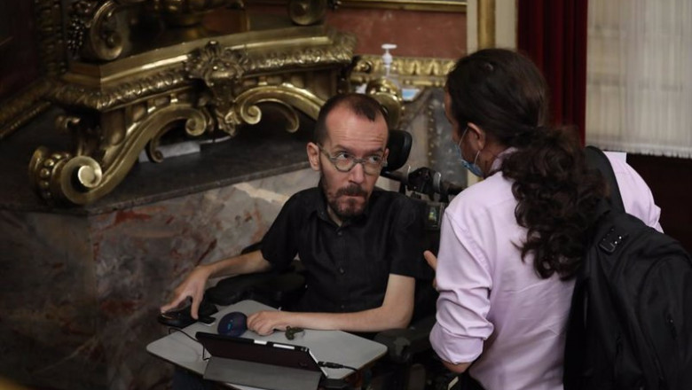 El portavoz de Unidas Podemos en el Congreso, Pablo Echenique, y el vicepresidente de Derechos Sociales, Pablo Iglesias, en una imagen de archivo en el Congreso | Pool - Archivo ep el portavoz de unidas podemos en el congreso pablo echenique y el vicepresidente de derechos