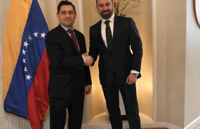 ep el presidente de vox santiago abascal junto con el embajador de venezuela en ee uu carlos vecchio