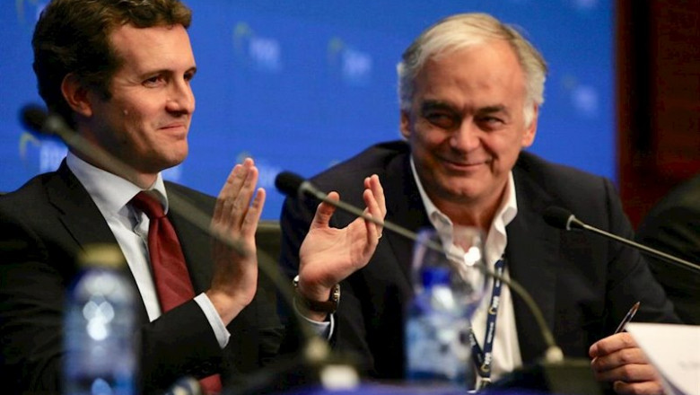 ep el presidente del pp pablo casado junto al portavoz pp en el parlamento europeo esteban gonzalez