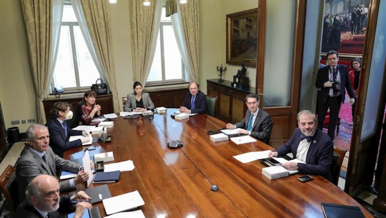 El secretario segundo del Senado, Rafael Hernando (con mascarilla); la vicepresidenta primera del Senado, Cristina Narbona la presidenta de la Cámara Alta, Pilar LLop y el vicepresidente del Senado, Pío García Escudero (3d) presiden la Mesa del Senado | Jesús Hellín - Europa Press - Archivo ep el secretario segundo del senado rafael hernando con mascarilla la vicepresidenta primera del