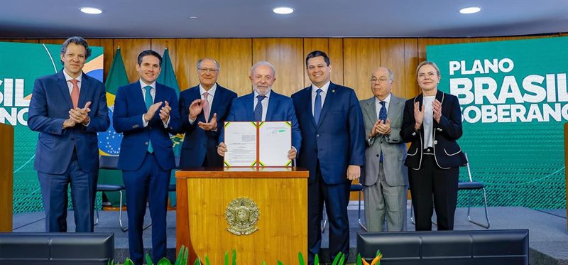 ep en el centro el presidente brasileno luiz inacio lula da silva rodeado de algunos de sus