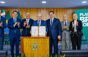 ep en el centro el presidente brasileno luiz inacio lula da silva rodeado de algunos de sus